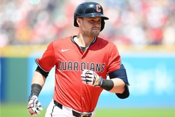 Royals Sign Lane Thomas to One-Year Deal