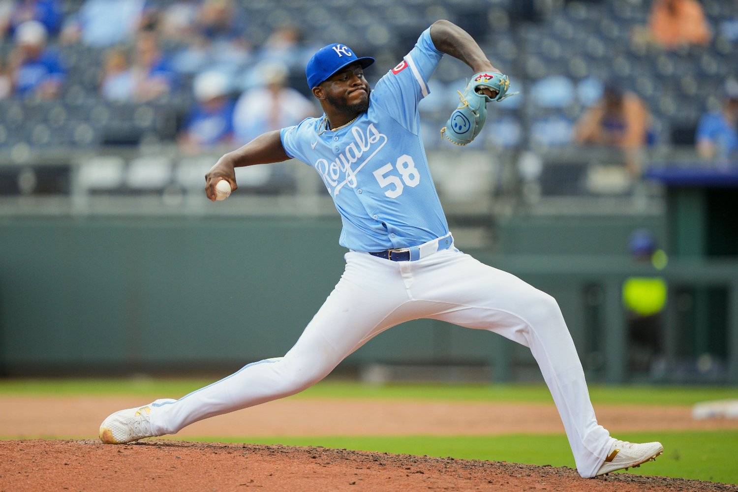 More information about "Royals Option Luinder Avila and Steven Cruz; Set First Turn of Rotation"