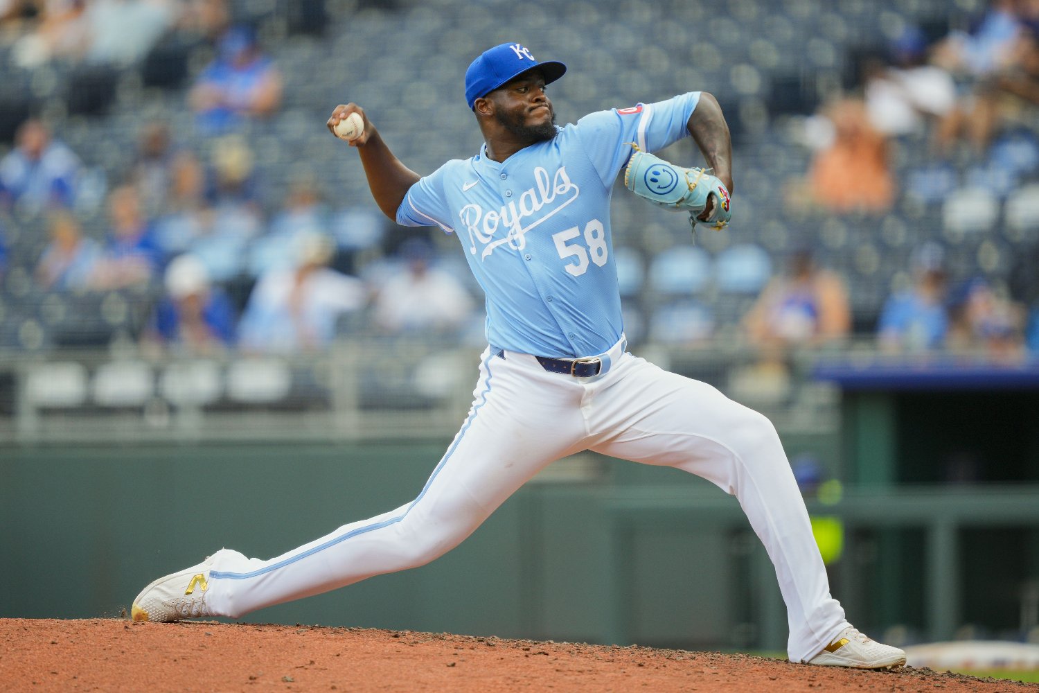 More information about "Source: Royals to Call-Up Pitcher Luinder Avila (Updated)"